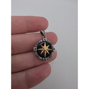 Sterling Silver 925 Compass Pendant With Black Onyx Background And Pyright.